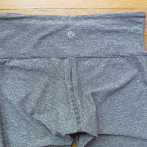 Ladies Lululemon Two Athletic Workout Top & Crop Leggings Size 4 - Picture 11 of 13